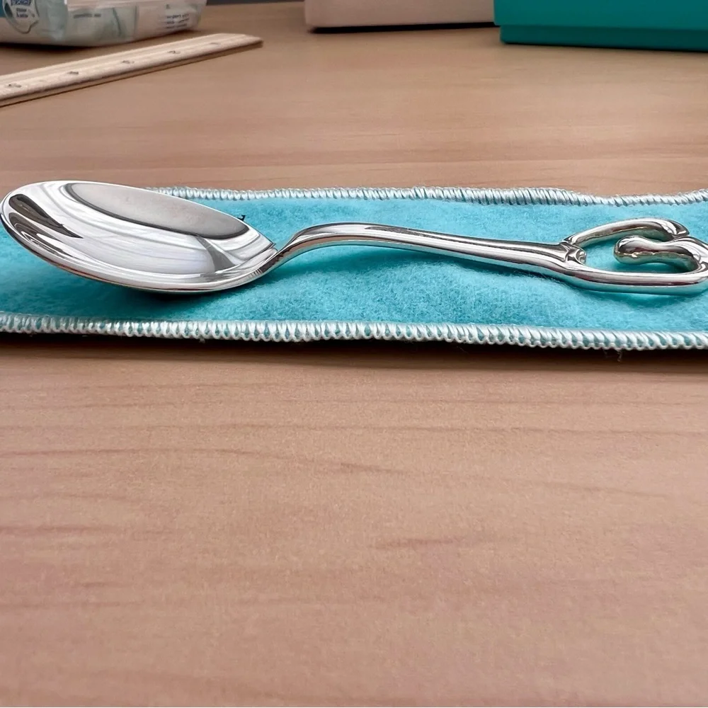 Tiffany & Co Baby Silver Spoon with Apple shape handle in original box and pouch - Picture 14 of 15